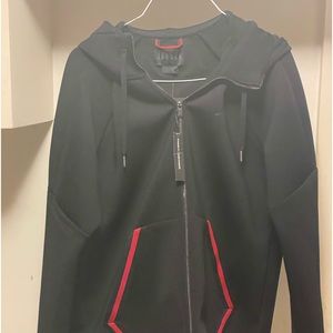 Jordan 989940 - 010
BLKDKSMOKEGR
M ACTIVE TOPS
L New never worn beautiful